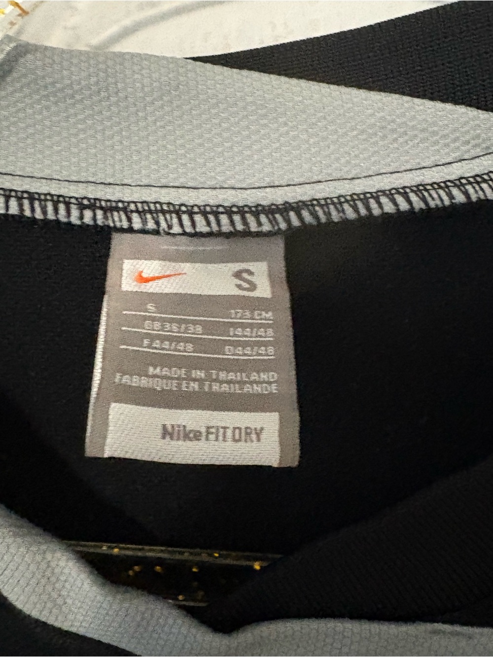 Nike Black Long-Sleeve Training Top with Gray Accent - Picture 2 of 6